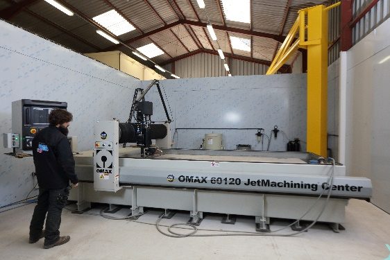 Découpe jet d'eau sur machine OMAX