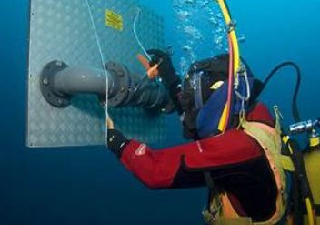 Intervention sous-marine d'un scaphandrier