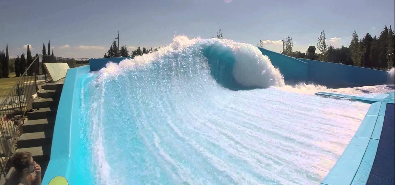 Vague de surf artificielle
